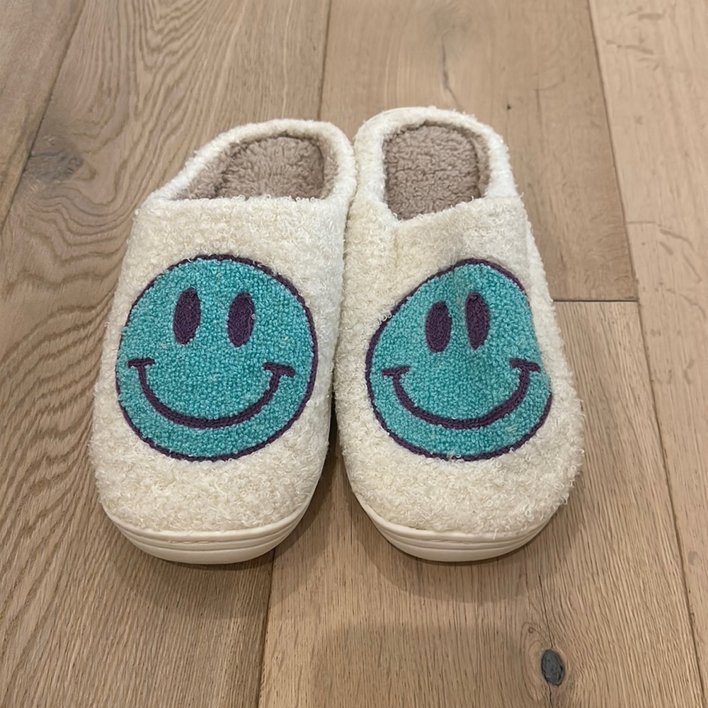 Blue and Purple Smiley Face Slipper! Never Worn! In Perfect Condition!💙💜